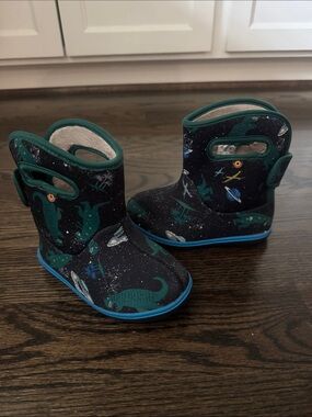 Bogs Kids Navy & Green Dino-Print Waterproof winter Boots